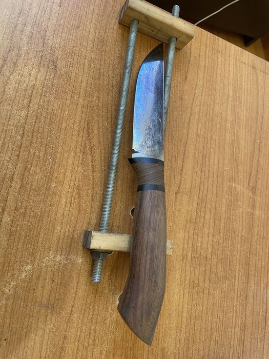 Продавам нож ръчна изработка от стомана 65 г