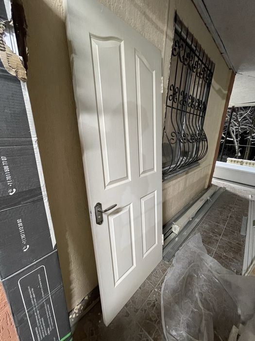 Двери межкомнатные, дерево