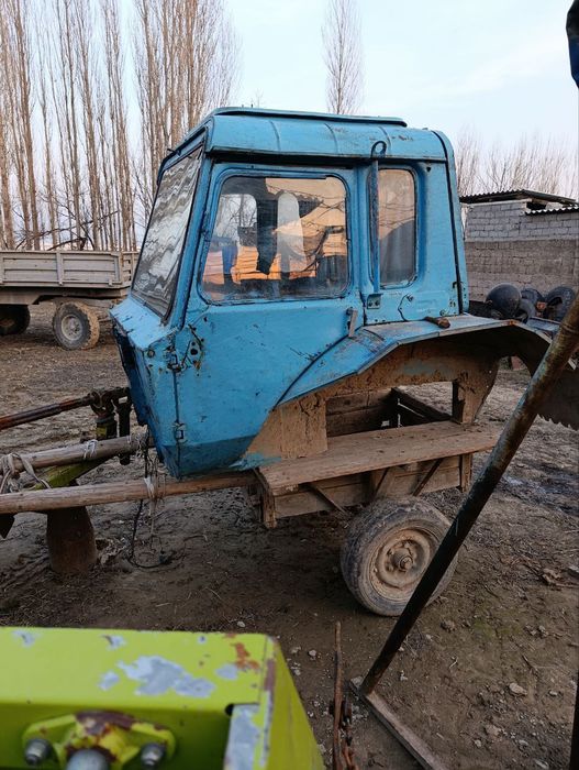 Traktor kabina kapot sotiladi