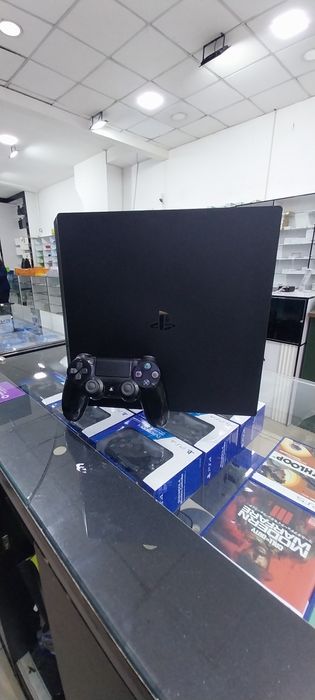 PS4 pro 1TB Vzolom