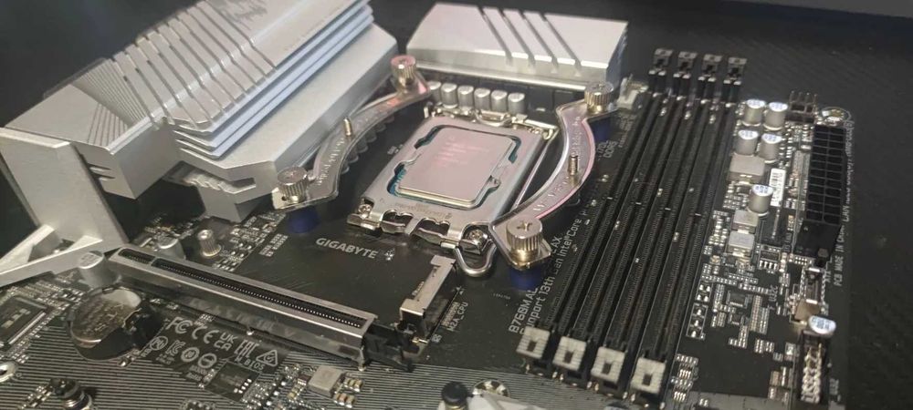 Procesor i9 13900K + Placa de baza GIGABYTE B760M AORUS ELITE AX