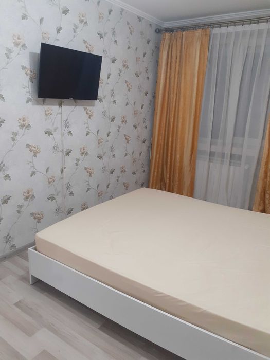 Închiriez apartament  3 camere decomandat in centru lăngă Primărie  .