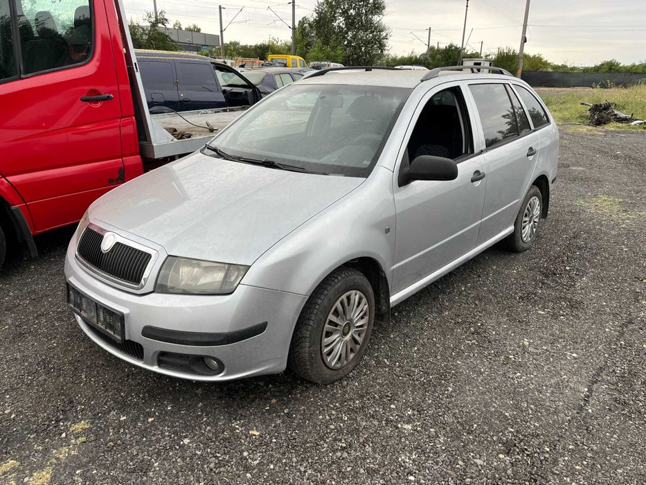 Dezmembrez Skoda Fabia 1 facelift break gri argintiu 9156 an 2008 1,9 TXI cod AXR 74KW