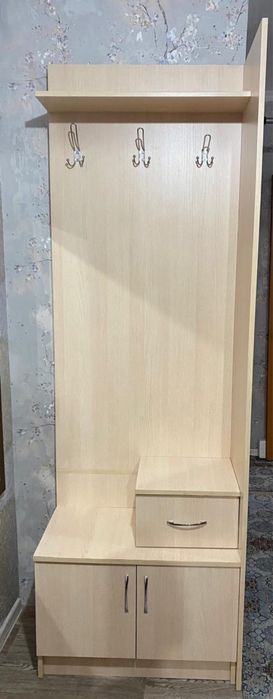Шкаф в прихожую продам