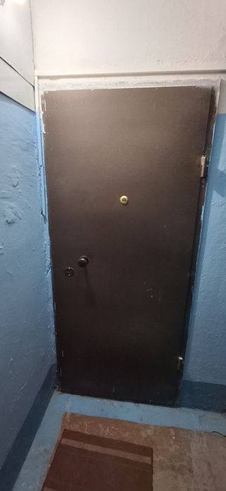 Продаётся железная хорошая дверь