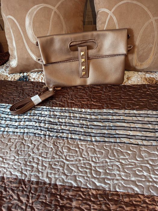 Нови дамски чанти с етикет