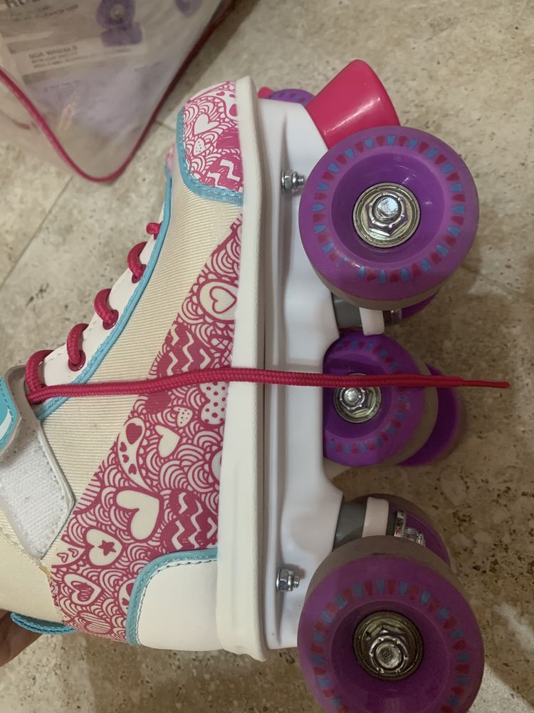 Кънки за момиче гр. Добрич Център • OLX.bg