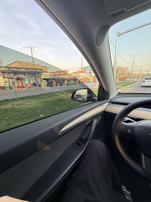 Tesla model Y 2022 TOTAL BLACK
