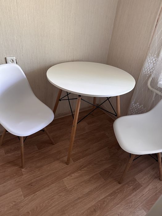 Продам стол со стульями БУ