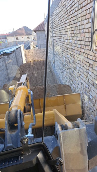 Услуга погрузчика малютка экскаватор145