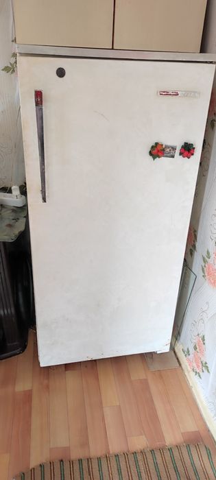 Продам холодильник
