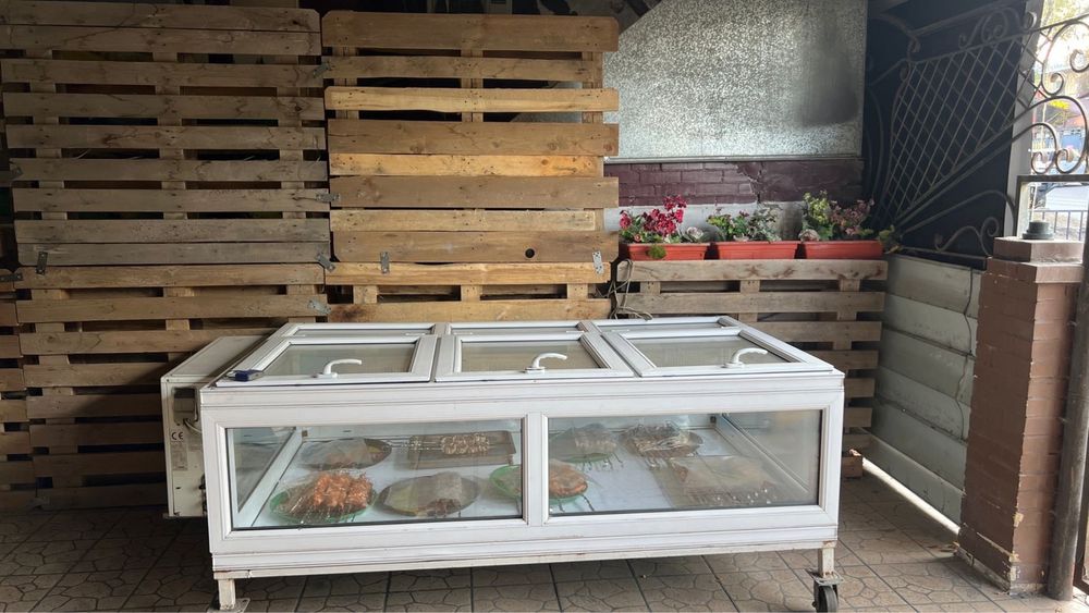 Витринный холодильник