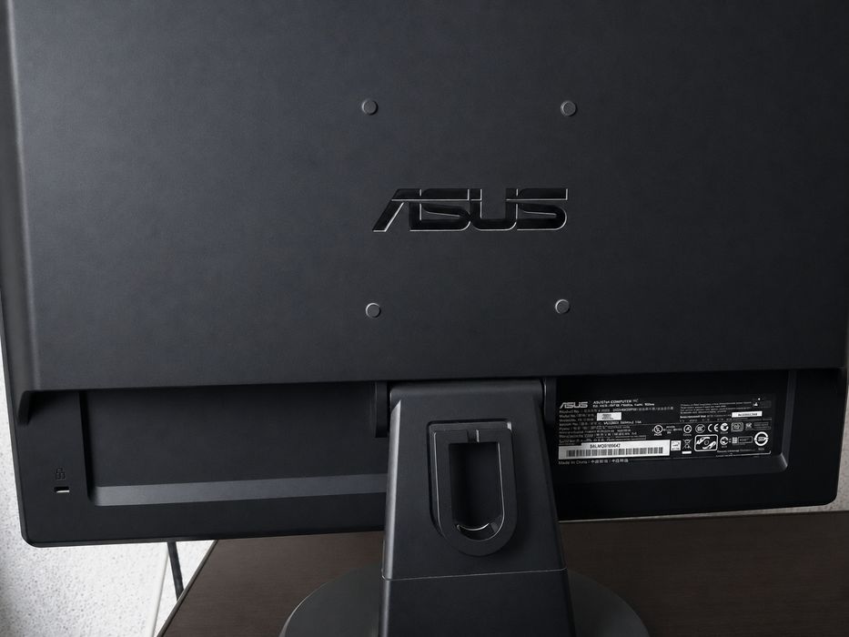 Рабочий монитор ASUS