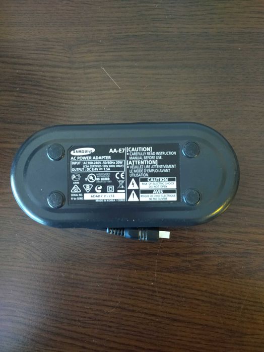 Продавам адаптер Samsung AA-E7 за видео камера,плоска букса
