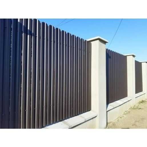 Vand garduri si porti moderne din sipca metalica, plasa bordurata