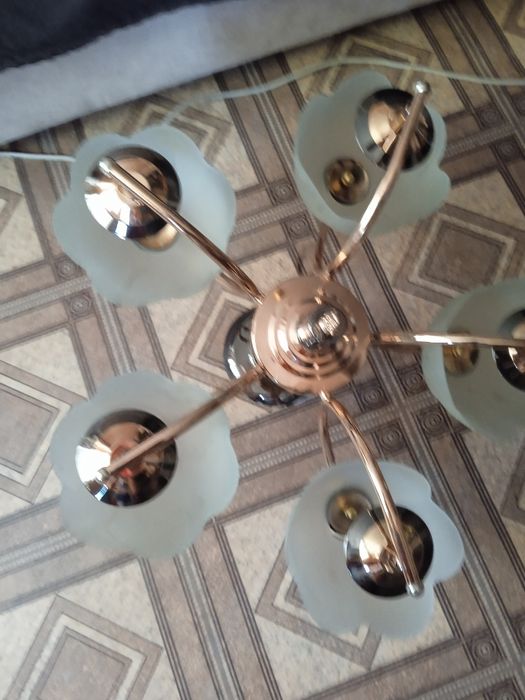 Люстры  и светильники