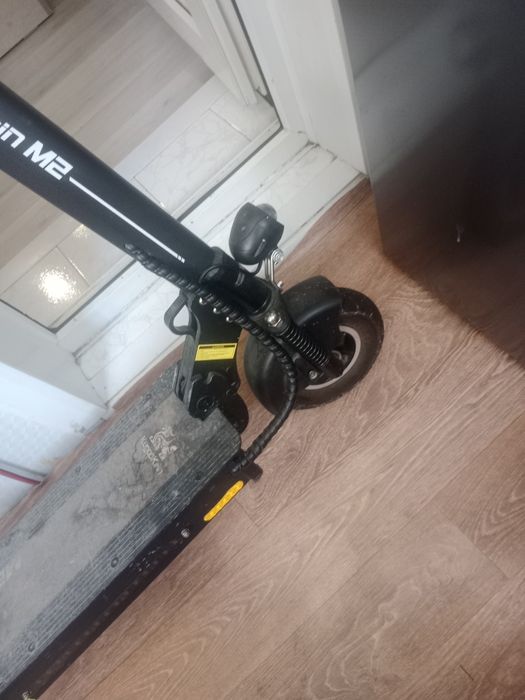 Продам электросамокат Куго м2