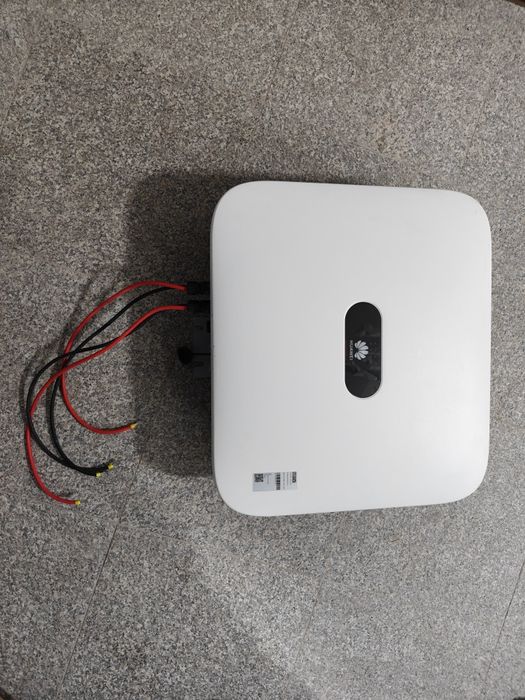 Vand Invertor trifazat de 6KW HUAWEI pt panouri solare cu smart meter