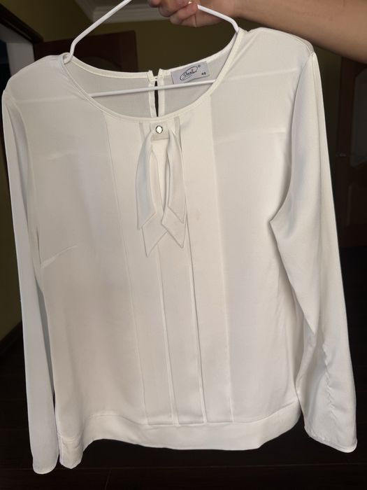 Белая блузка с бантом