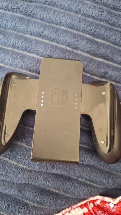 Consola Nintendo switch (citește descrierea)