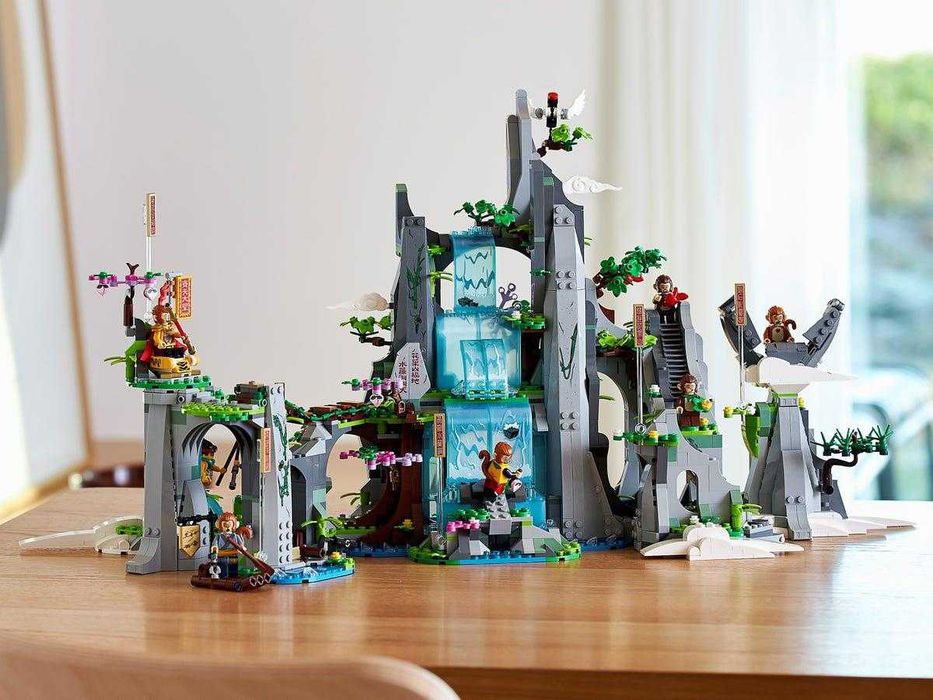 LEGO Monkey Kid 80024 The Legendary Flower Fruit Mountain