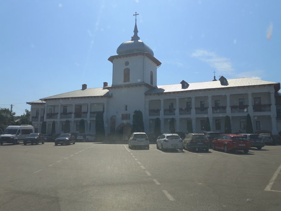 INTRAVILAN .posibil si in RATE Manastirea Varatec satul de maici
