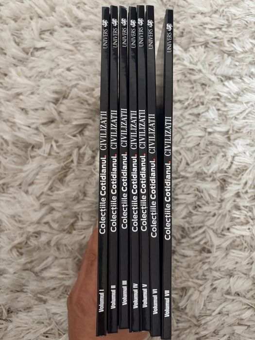 Vand colectie de atlase ilustrate.