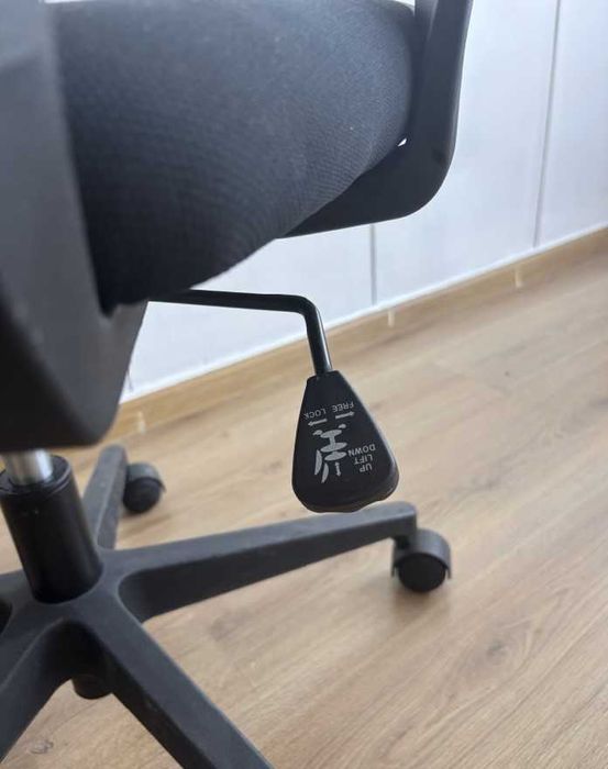 Офис бюро и стол