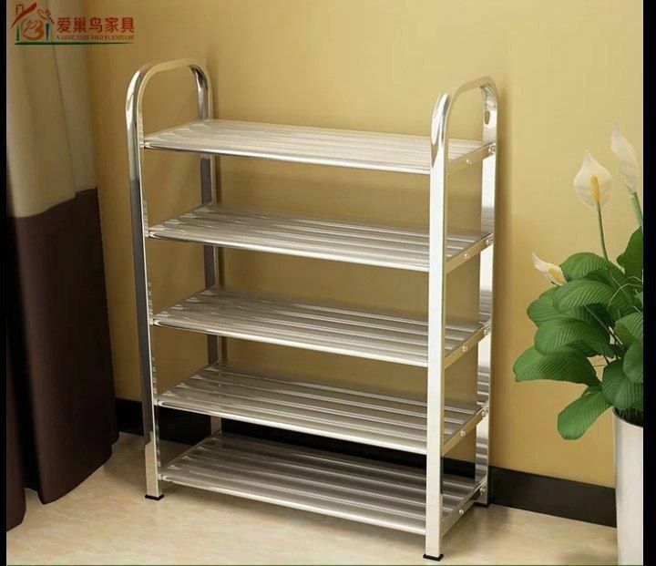 Металлическая обувная полка впишется в любой интерьер