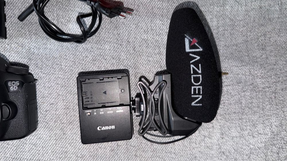 Canon EOS 6 D , GRIP CANON , baterii Canon, incarcator canon, carduri, microfon Azden, kit complet Yongnuo, obiectiv 40mm Canon