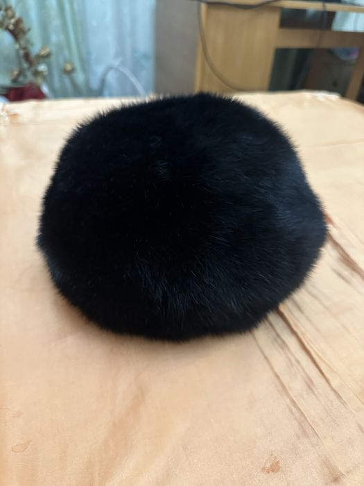 Продам норковую шапку беретку