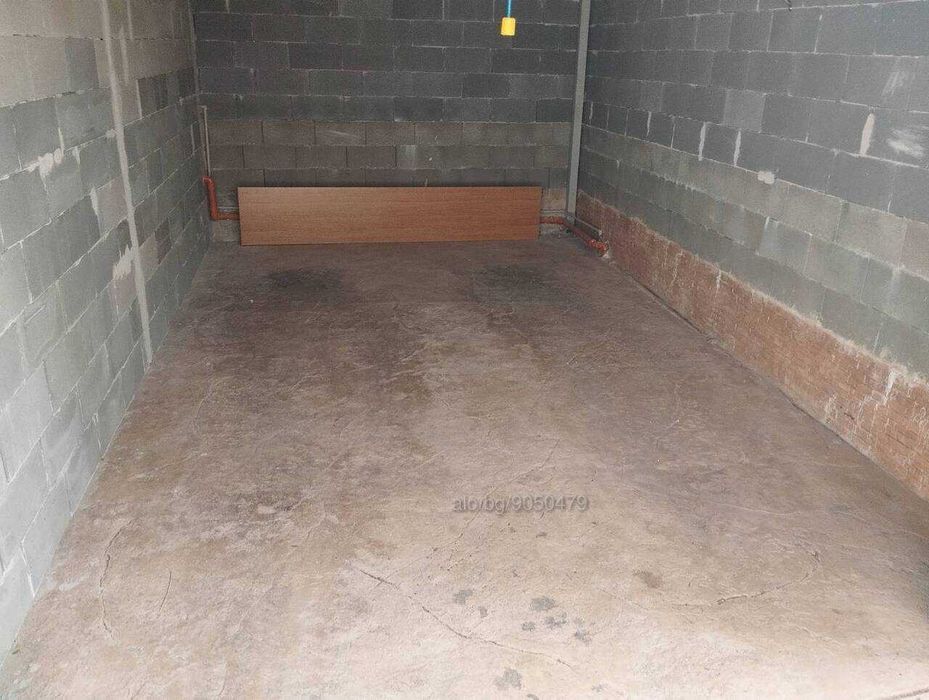 Дава се под наем Гараж / Паркомясто в Бургас, Лазур - 19 кв.м за 102 € - Снимка #1