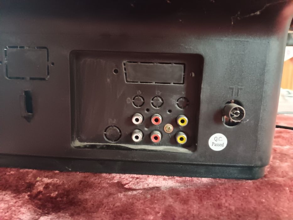 Телевизори Crown и Hisense