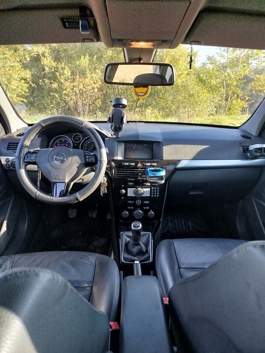 Opel Astra H 1.7 2550€