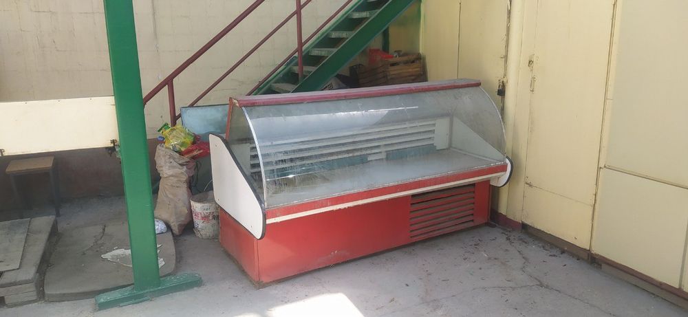 Малазелник сотилади витринали