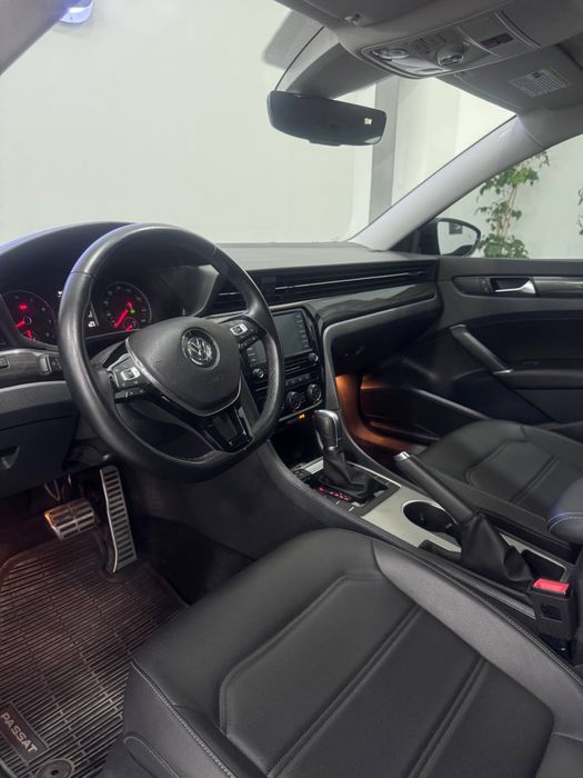 Volkswagen Passat 2.0  R-Line