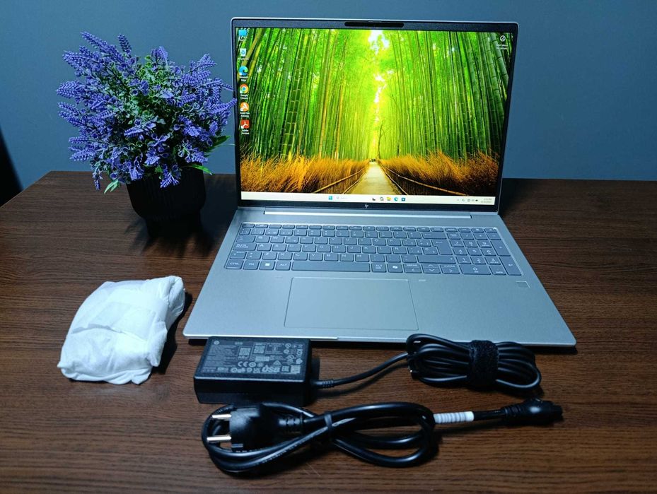 Laptop HP EliteBook NOU – Design Premium, Performanță Business