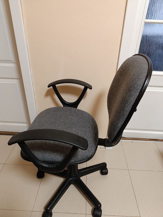 Чисто нов Office стол