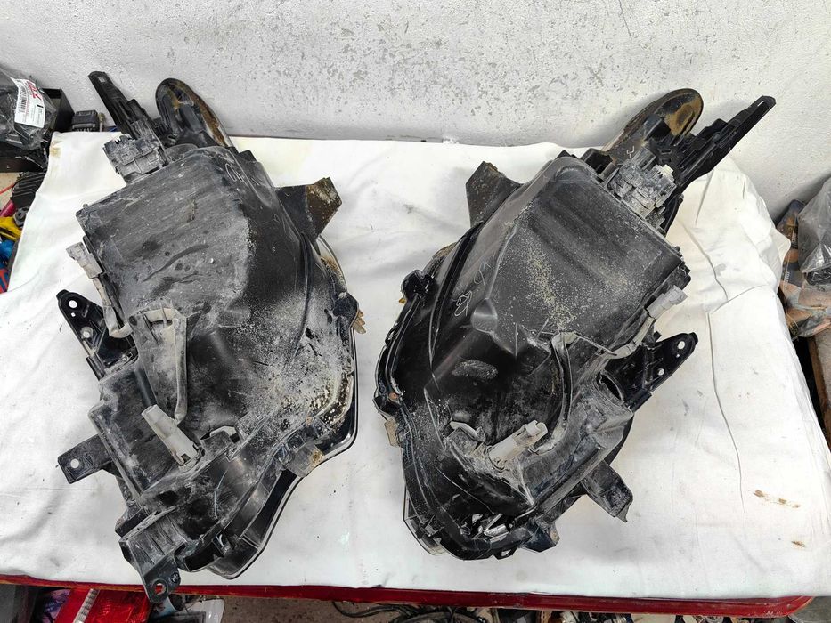 Оригинални фарове Mitsubishi L200