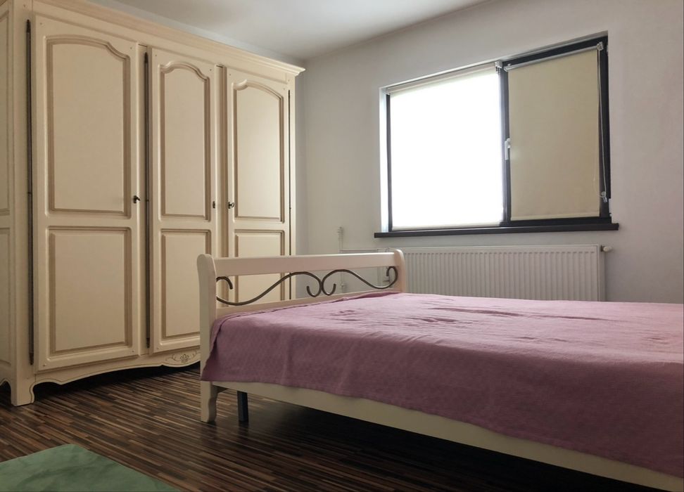 proprietar inchiriez apartament 3 camere complex