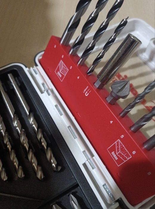 Набор свёрл  и бит 31 предмет  Matrix