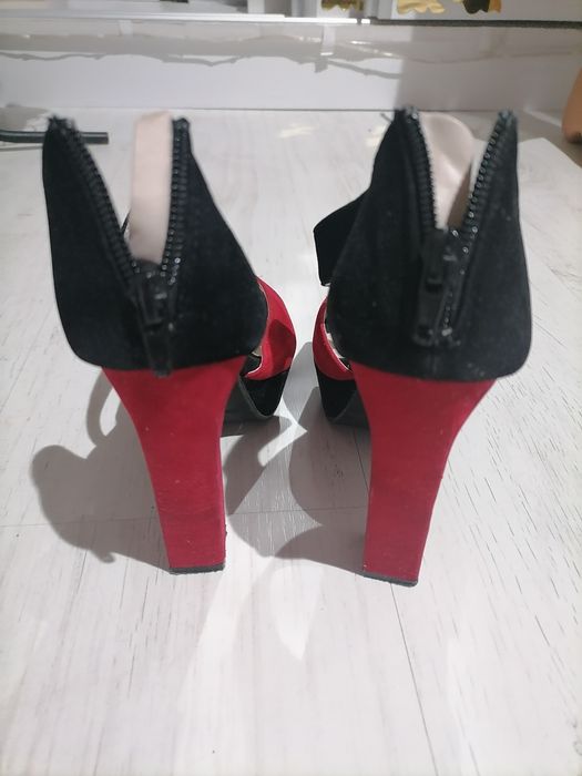 Sandale catifea cu toc