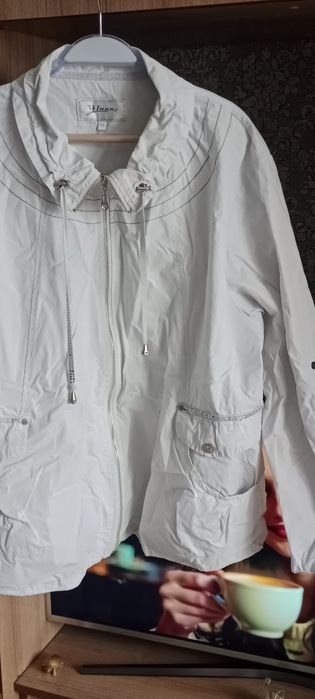 Женсая ветровка,платье по 2000т