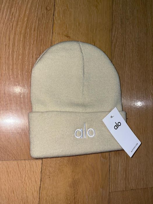 Căciulă Alo Yoga noua maro bej crem eticheta