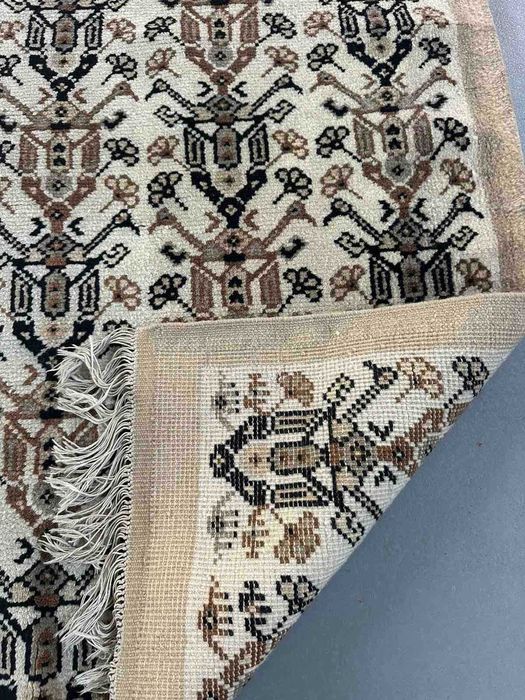 Марокански ръчнотъкан килим 370 х 243 см.