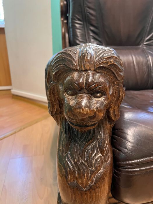 Кожаные диван и кресла