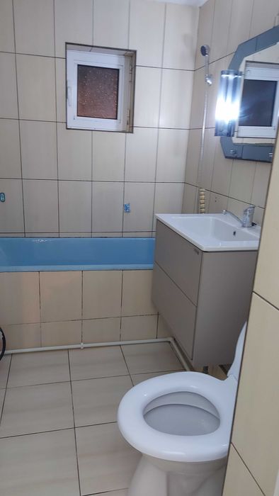 Inchiriez apartament 3 camere decomandat