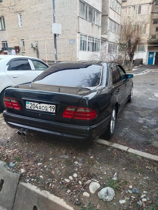 Продаем мерс 280 газ бензин. Торг будет