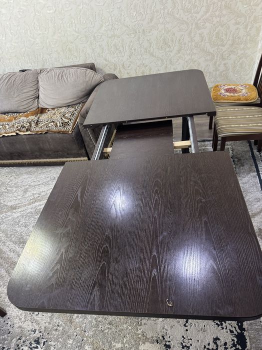 Продам стол со стульями. Торг возможен