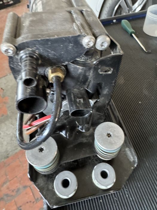 Компресор въздушно окачване за бмв ф11